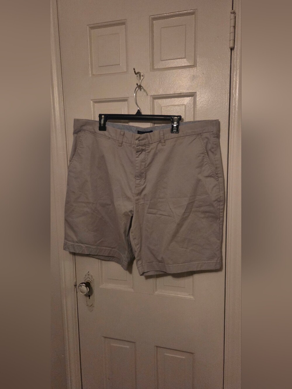 Vintage Tommy Hilfiger Men's Flat Front Chino Shorts — Light Taupe